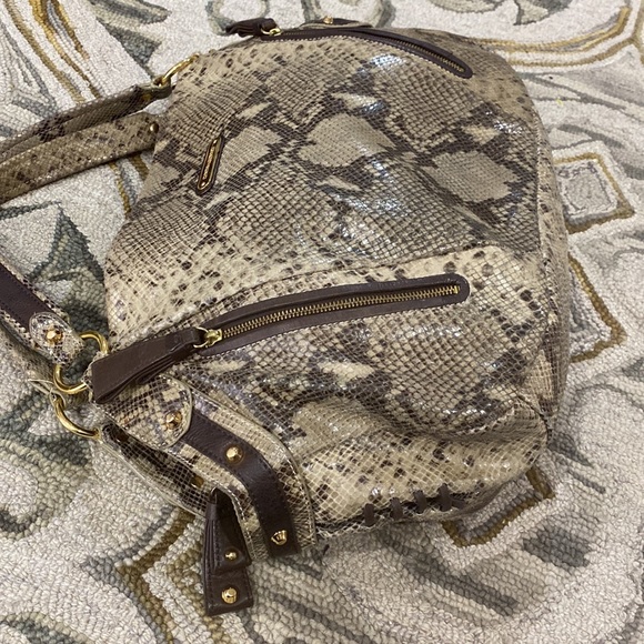 💕 Cynthia Rowley brown creme x large snakeskin leather satchel bag 💕 - Picture 6 of 14